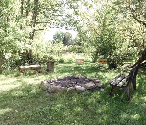 Feuerstelle mit Schwenkgrill Feuerstelle mit Schwenkgrill