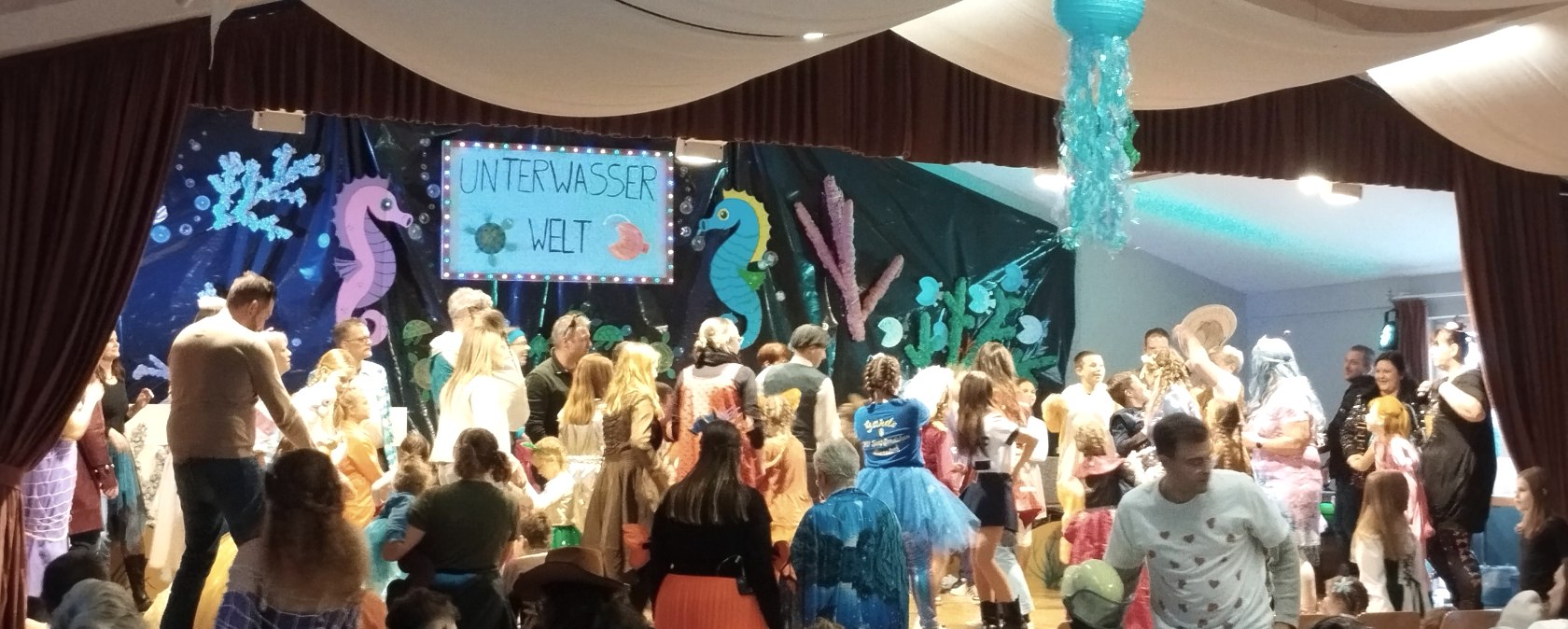 Kinderkarneval Spiel auf der Bühne, © TI Bitburger Land Kinderkarneval Spiel auf der Bühne, © TI Bitburger Land