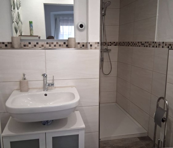 Badezimmer mit Dusche Badezimmer mit Dusche