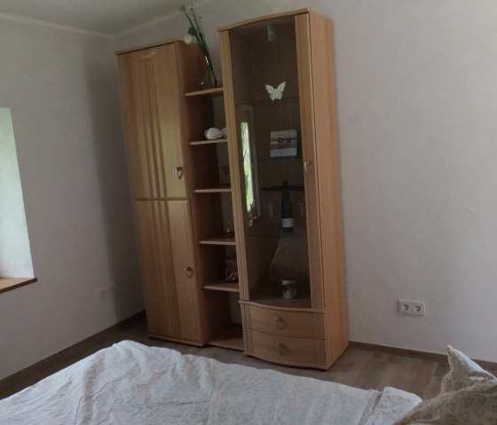 FeWo Hühn Schlafzimmer(c)TIBitMeS (1) FeWo Hühn Schlafzimmer(c)TIBitMeS (1)