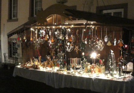 Stand mit Glasschmuck, © Tourist Information Bitburger Land Stand mit Glasschmuck, © Tourist Information Bitburger Land