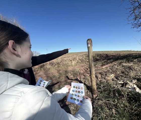 Kinder beim Wander-Bingo 2 Kinder beim Wander-Bingo 2