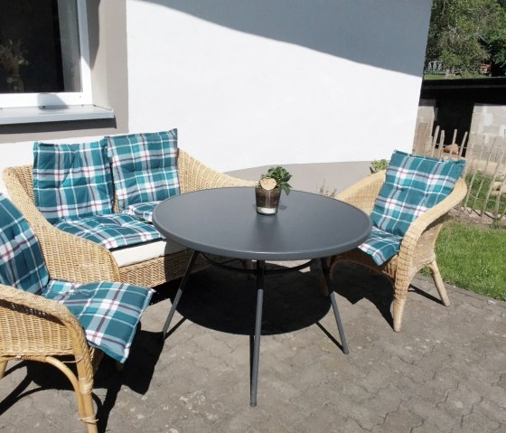 FeWo Hühn Terrasse(c)TIBitMeS (2) FeWo Hühn Terrasse(c)TIBitMeS (2)