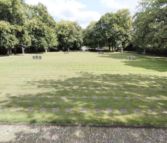 Blick über den Ehrenfriedhof, © Tourist-Information Bitburger Land Blick über den Ehrenfriedhof, © Tourist-Information Bitburger Land