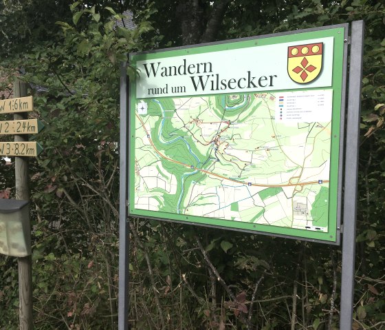 Portail de randonnée à la maison communale de Wilsecker, © TI Bitburger Land Portail de randonnée à la maison communale de Wilsecker, © TI Bitburger Land