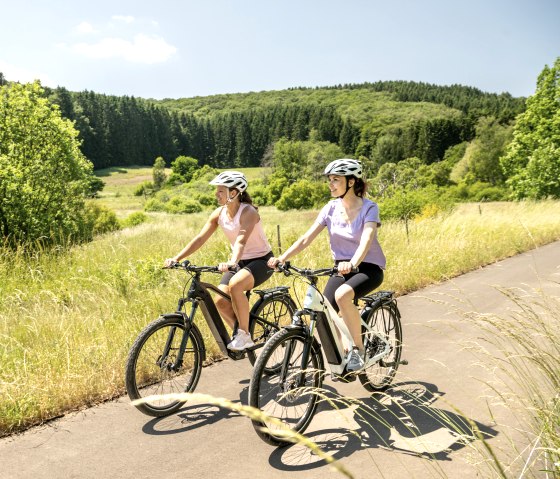 La piste cyclable Eifel-Ardennes traverse l'idyllique vallée de l'Alfbach., © Eifel Tourismus GmbH, Dominik Ketz La piste cyclable Eifel-Ardennes traverse l'idyllique vallée de l'Alfbach., © Eifel Tourismus GmbH, Dominik Ketz