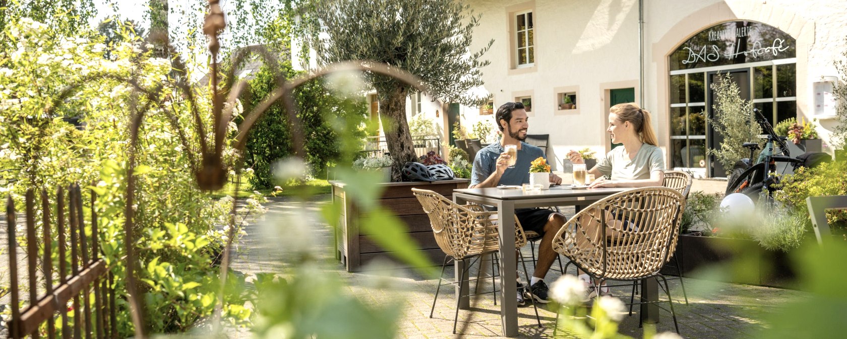 Rast im Hofcafé Messerich, © Eifel Tourismus GmbH, Dominik Ketz Rast im Hofcafé Messerich, © Eifel Tourismus GmbH, Dominik Ketz