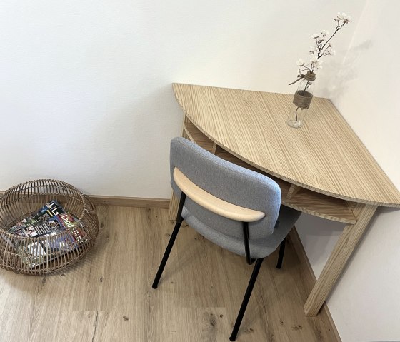 kleiner Schreibplatz im Wohnzimmer kleiner Schreibplatz im Wohnzimmer