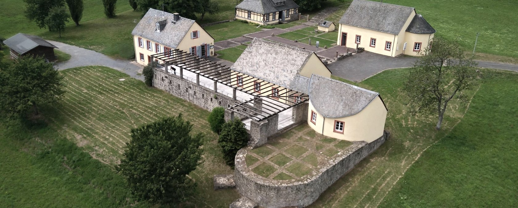 Villa Otrang Luftaufnahme, © GDKE-Rheinisches Landesmuseum Trier, Thomas Zühmer Villa Otrang Luftaufnahme, © GDKE-Rheinisches Landesmuseum Trier, Thomas Zühmer