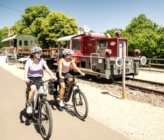 Musée du chemin de fer à Pronsfeld sur la piste cyclable Eifel-Ardennes, © Eifel Tourismus GmbH, Dominik Ketz Musée du chemin de fer à Pronsfeld sur la piste cyclable Eifel-Ardennes, © Eifel Tourismus GmbH, Dominik Ketz