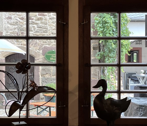 Fenster zum Burghof, © TI Bitburger Land Fenster zum Burghof, © TI Bitburger Land