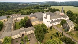 Luchtfoto van het klooster Steinfeld op de Eifelsteig, © Eifel Tourismus/D. Ketz Luchtfoto van het klooster Steinfeld op de Eifelsteig, © Eifel Tourismus/D. Ketz