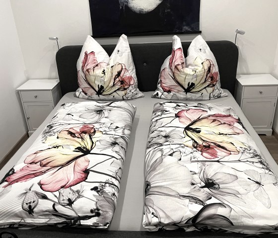 Schlafzimmer 1 mit gemütlichem Bett Schlafzimmer 1 mit gemütlichem Bett
