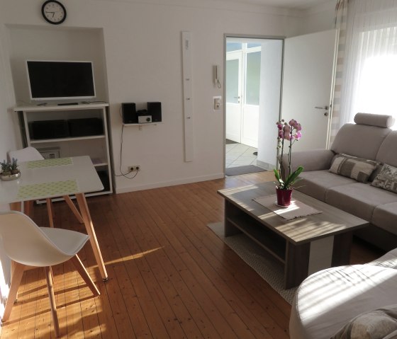 WOHNZIMMER mit Eingangsbereich WOHNZIMMER mit Eingangsbereich