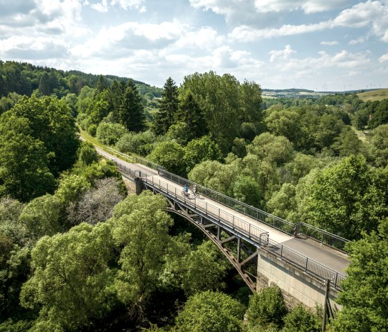 Der Kyll-Radweg führt auch über Brücken wie hier bei Stadtkyll, © Eifel Tourismus GmbH, Dominik Ketz Der Kyll-Radweg führt auch über Brücken wie hier bei Stadtkyll, © Eifel Tourismus GmbH, Dominik Ketz