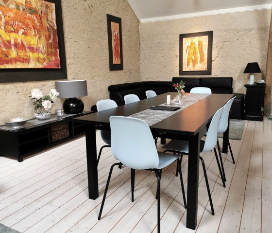 Stilvolle Einrichtung im Hofcafé, © Ingeborg Steichen Stilvolle Einrichtung im Hofcafé, © Ingeborg Steichen