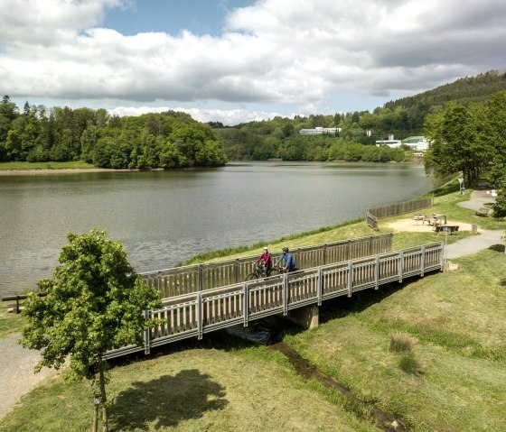 The Prüm cycle path leads past the Bitburg reservoir near Biersdorf, © Eifel Tourismus GmbH, Dominik Ketz The Prüm cycle path leads past the Bitburg reservoir near Biersdorf, © Eifel Tourismus GmbH, Dominik Ketz