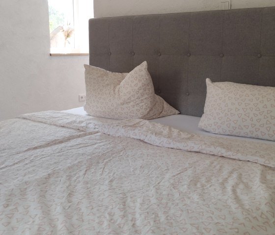 FeWo Hühn Schlafzimmer(c)TIBitMeS (3) FeWo Hühn Schlafzimmer(c)TIBitMeS (3)