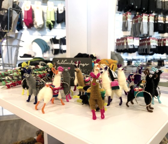 Souvenirs aus der Chrissis Alpaka-Kiste, © TI Bitburger Land Souvenirs aus der Chrissis Alpaka-Kiste, © TI Bitburger Land