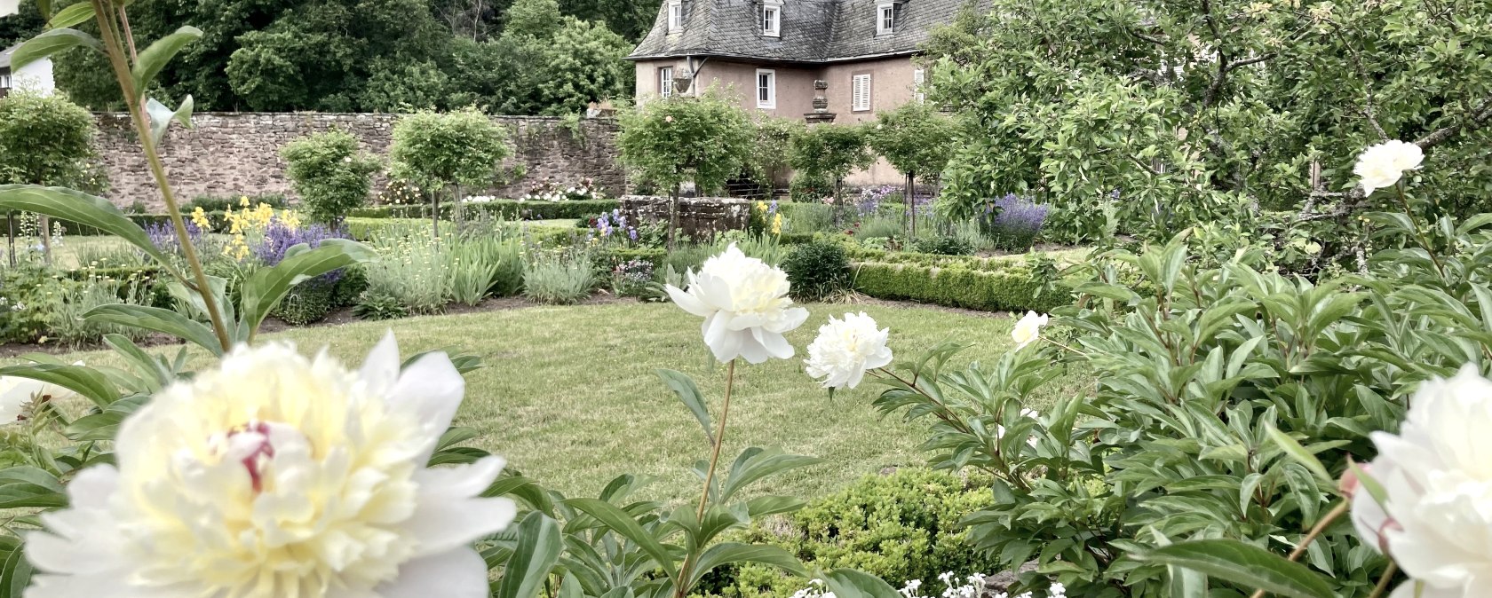 Eiserner Garten Schloss Malberg_Pfingsten(C)TI Bitburger Land_MM (2), © Tourist-Information Bitburger Land Eiserner Garten Schloss Malberg_Pfingsten(C)TI Bitburger Land_MM (2), © Tourist-Information Bitburger Land