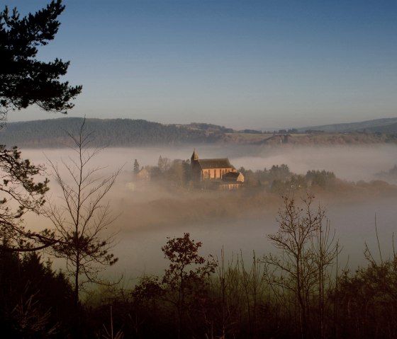 View of the Stiftsberg Kyllburg with autumnal fog, © Verkehrsverein Kyllburg View of the Stiftsberg Kyllburg with autumnal fog, © Verkehrsverein Kyllburg
