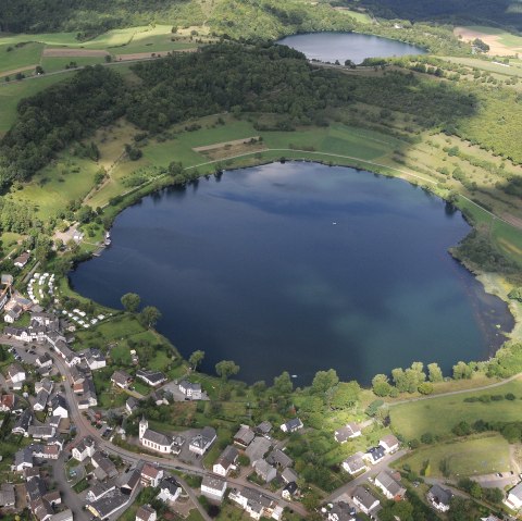 Schalkenmehrener Maar and Weinfelder Maar, © Helmut Gassen / Eifel Tourismus GmbH Schalkenmehrener Maar and Weinfelder Maar, © Helmut Gassen / Eifel Tourismus GmbH
