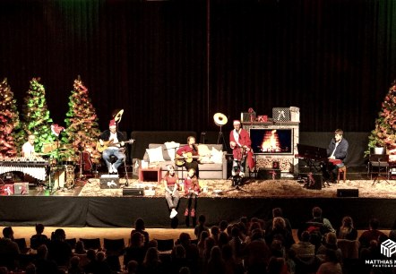 Kinderkonzert weihnachtliche Bühne, © Rainer Tures Band Kinderkonzert weihnachtliche Bühne, © Rainer Tures Band
