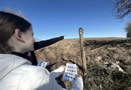 Kinder beim Wander-Bingo 2 Kinder beim Wander-Bingo 2