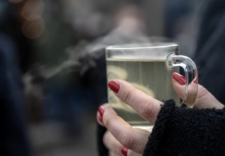 Hand mit Glühweintasse, © Pixabay Hand mit Glühweintasse, © Pixabay