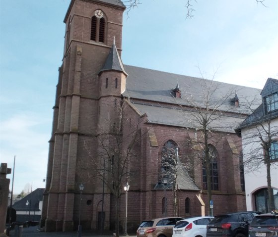 Außenansicht Pfarrkirche St. Philippus und Jakobus, © TI Bitburger Land