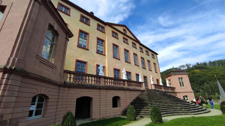 The New House with the Round Garden