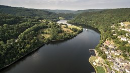 Vue sur la vall&eacute;e d'Einruhr sur le sentier de l'Eifel, &copy; Eifel Tourismus/D. Ketz