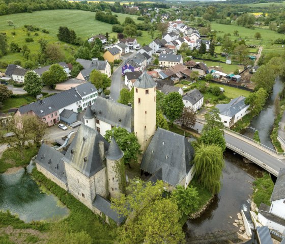 Kasteel Rittersdorf van bovenaf, © Eifel Tourismus GmbH, Dominik Ketz