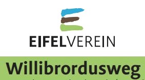 Logo des Eifelvereins mit bunten Strichen und dem Schriftzug 'Willibrordusweg' auf grünem Hintergrund., © Eifelverein