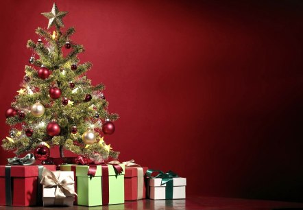 Weihnachtsbaum mit Geschenken, © Pixabay