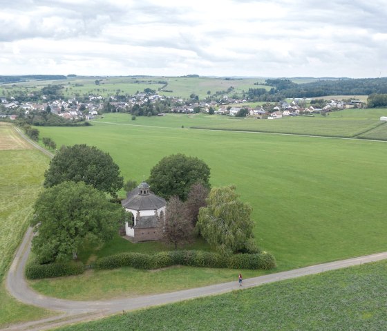 Frohnertkapel Oberkail - Luchtfoto, &copy; Naturpark S&uuml;deifel - Thomas Urbany