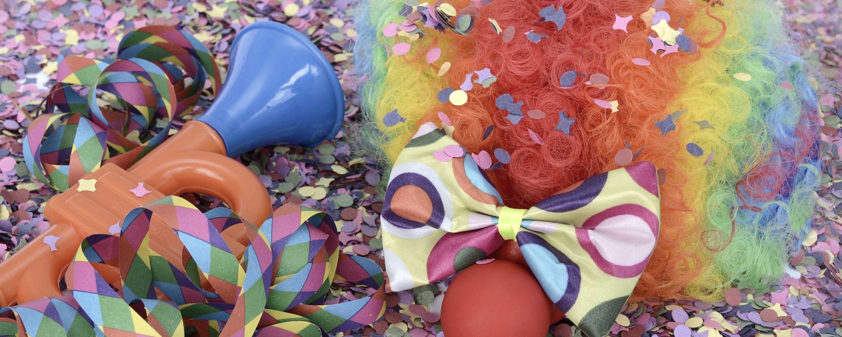 Trompete und Clownsperücke, © Pixabay