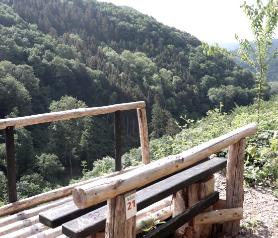Bench with a view of the Prümtal valley, © Tourist-Information Islek
