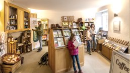 Abteihof Bollendorf - Innenansicht mit Shop, &copy; Eifel Tourismus GmbH, Dominik Ketz