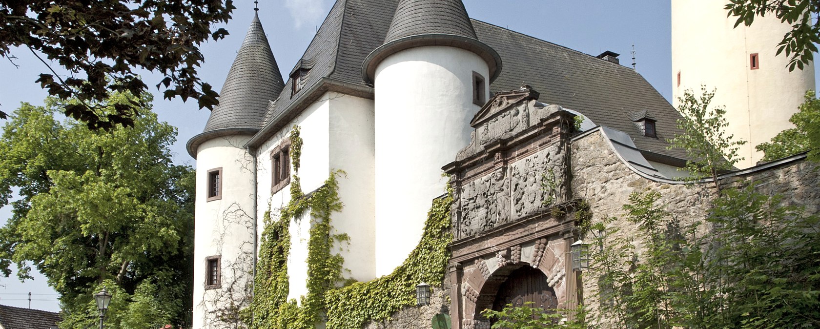 Frühlingszeit auf der BUrg Rittersdorf, © TI Bitburger Land