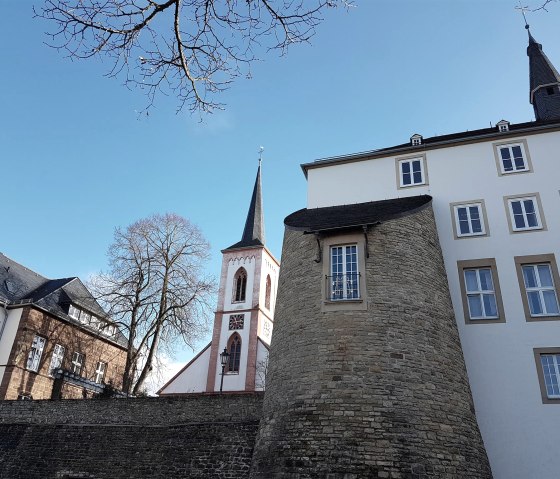 Town hall, parts of the Roman wall and Liebfrauenkirche, &copy; Bernd P&uuml;tz