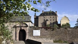 Eingang mit Burgtor, © Tourist-Information Bitburger Land