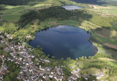 Schalkenmehrener Maar und Weinfelder Maar, &copy; Helmut Gassen / Eifel Tourismus GmbH