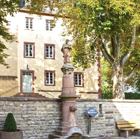 Johannesbrunnen in Dudeldorf, © TI Bitburger Land