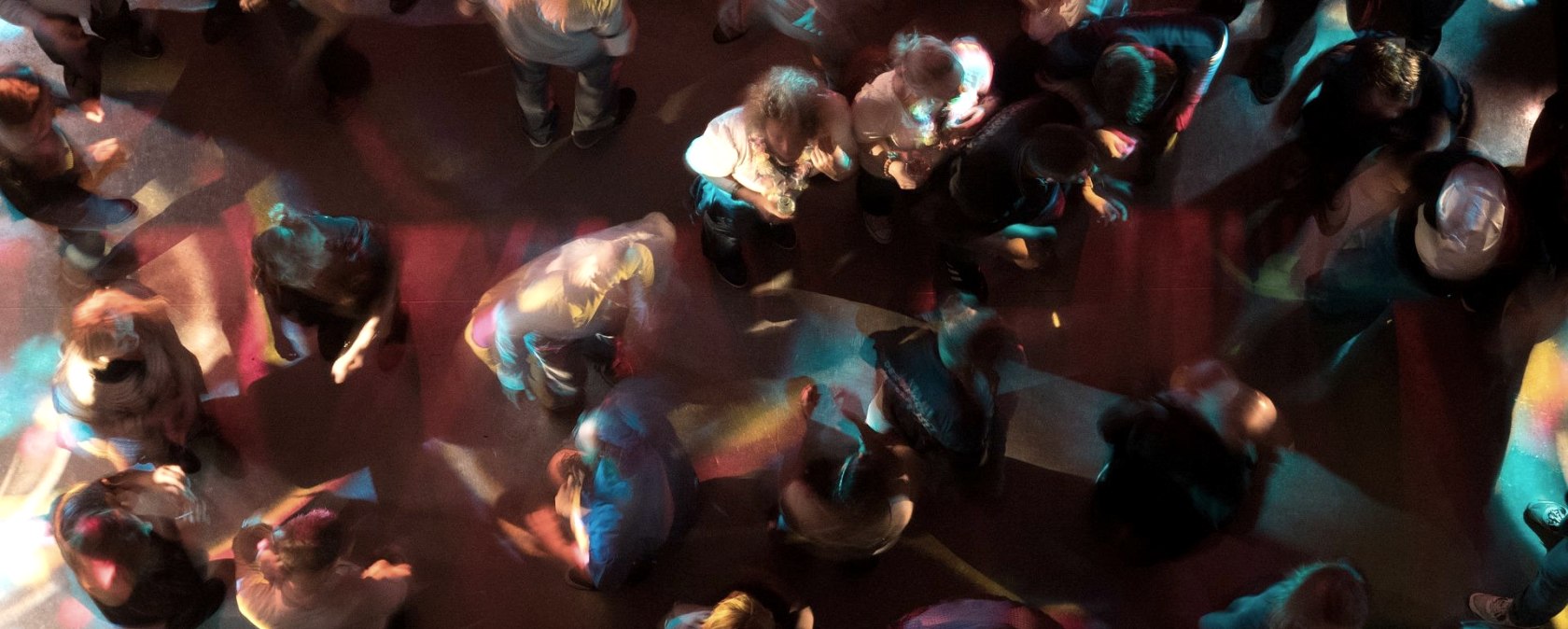 Menschen in einer Disco, © Pixabay