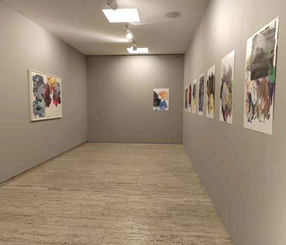 Bild von der Ausstellung Raum, &copy; TI Bitburger Land