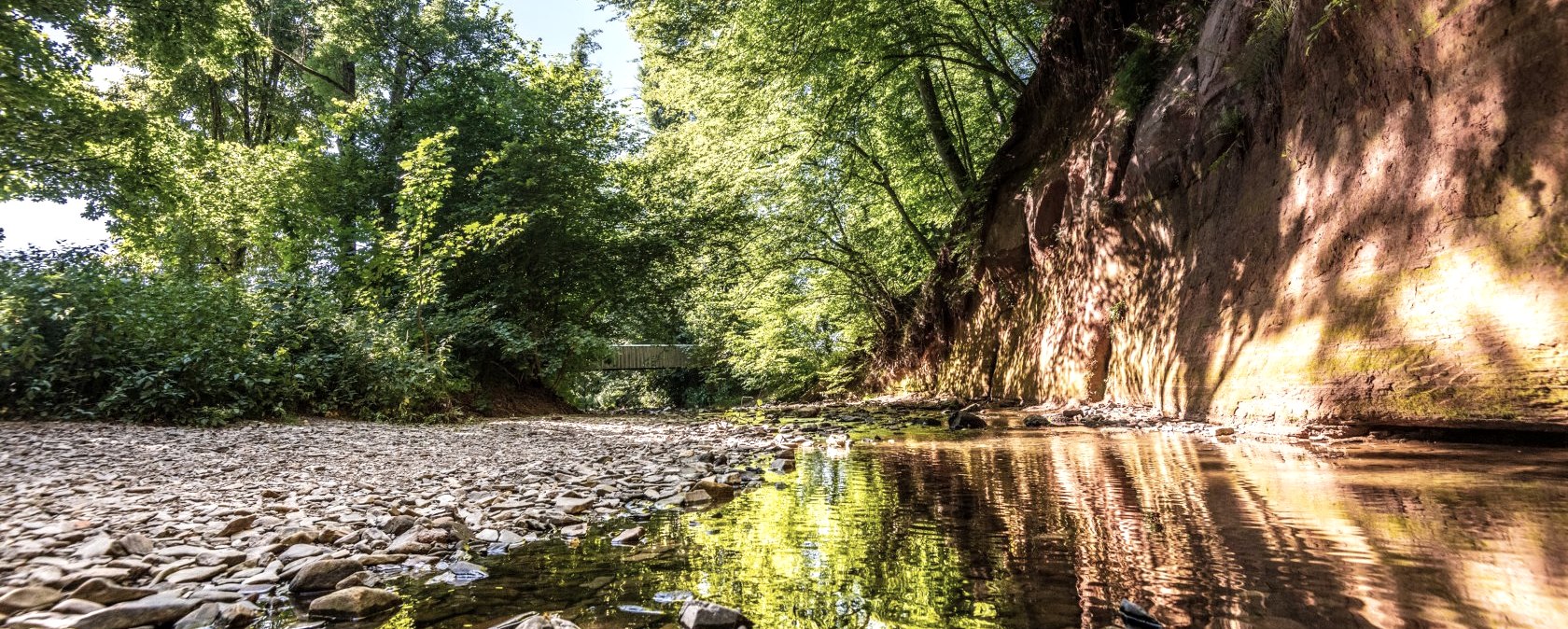 Uitzicht op de rode zandstenen muur Roter Puhl, &copy; Eifel Tourismus GmbH, D. Ketz