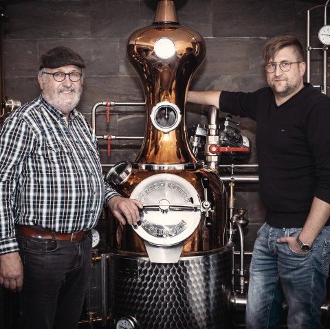 Eifel Brennerei - Senior und Junior, &copy; Bernhard Zender