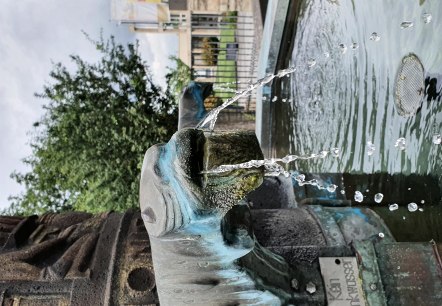Bitburger Bierbrunnen im Sommer sprudel Wasser, © Tourist-Information Bitburger Land