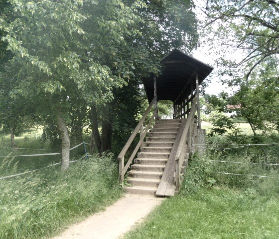 Kleine houten brug aan de rand van het dorp, © TI Bitburger Land